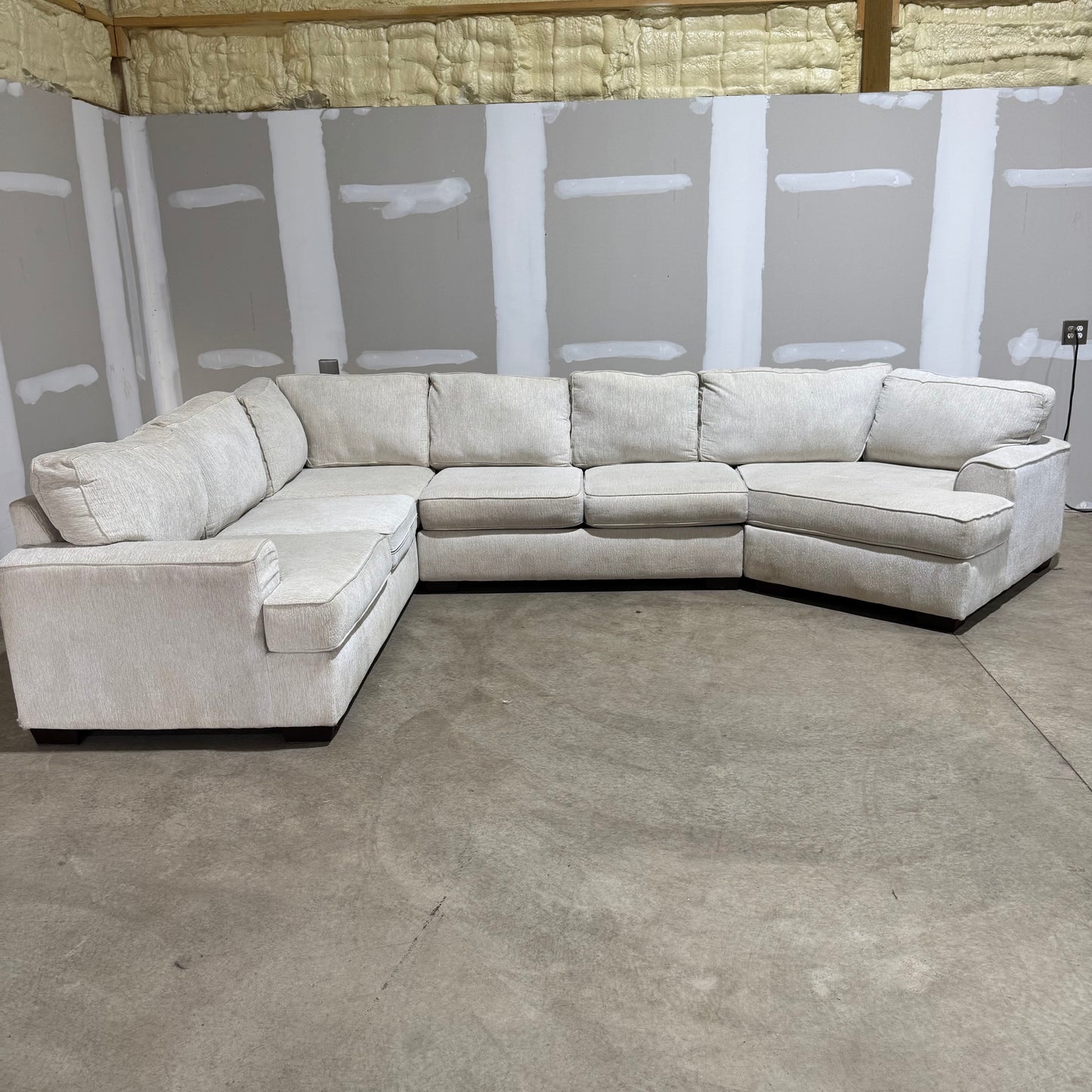 Very Large Ivory Colored Cuddler Sectional ๐๏ธ