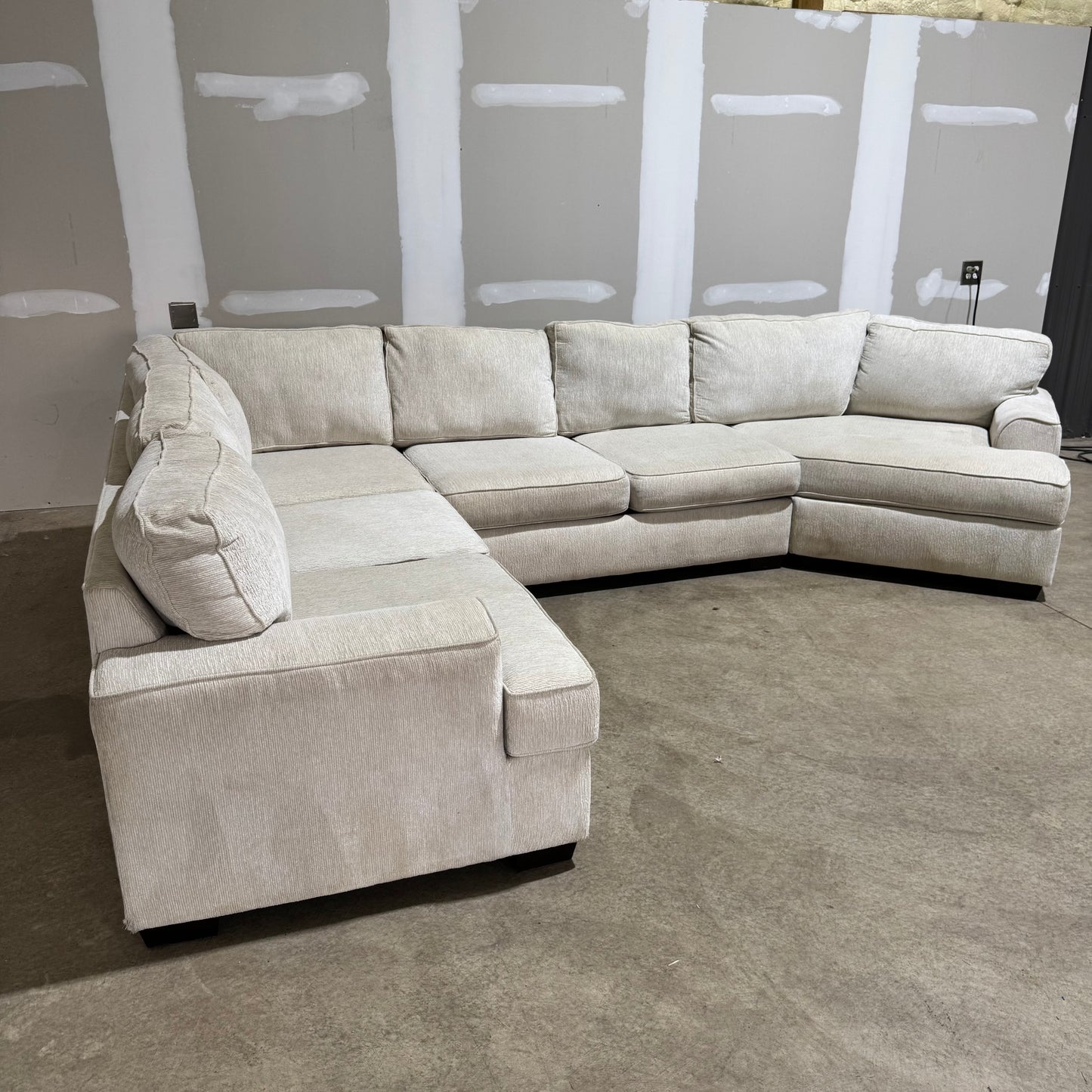 Very Large Ivory Colored Cuddler Sectional ๐๏ธ
